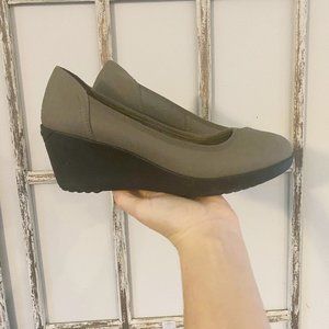 Crocs Busy Day Stretch Wedge Ballet Flat W9 Gray